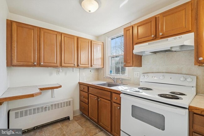 Building Photo - 1138 E Schuylkill Rd