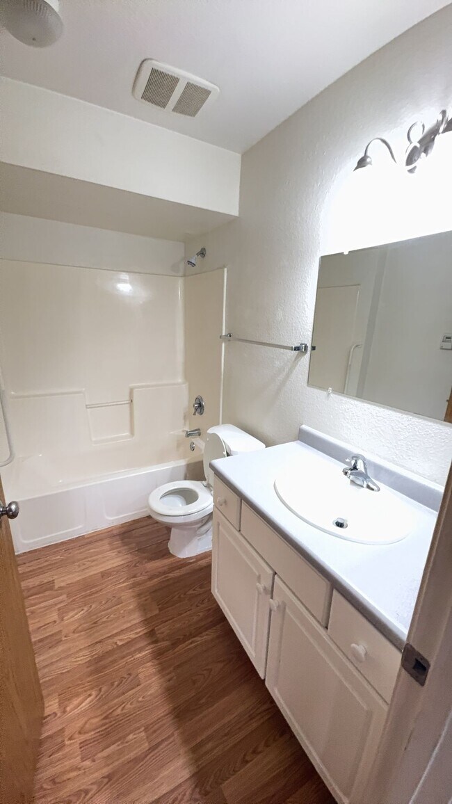 Building Photo - Rental