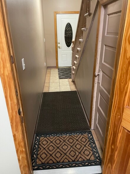 Main Entry Hallway - 44 Kulick St