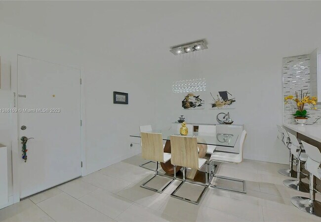 Building Photo - Spacious 1BR, 1BA Master Suite, Gem in Boca Raton – 1,170 sq ft of Comfort & Style! - Looking for...