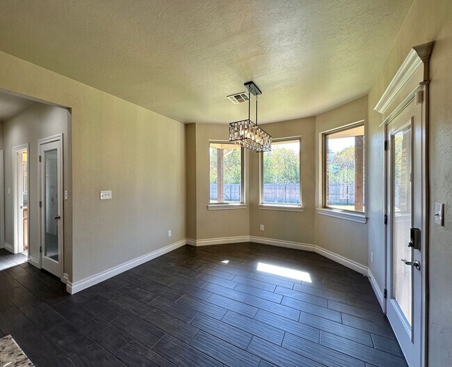 Building Photo - Rent Reduction!! 2 story, 5-bedroom 3 bath home in Wyatt Acres