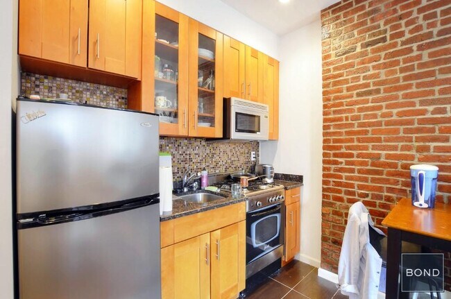 Building Photo - 175 Orchard St