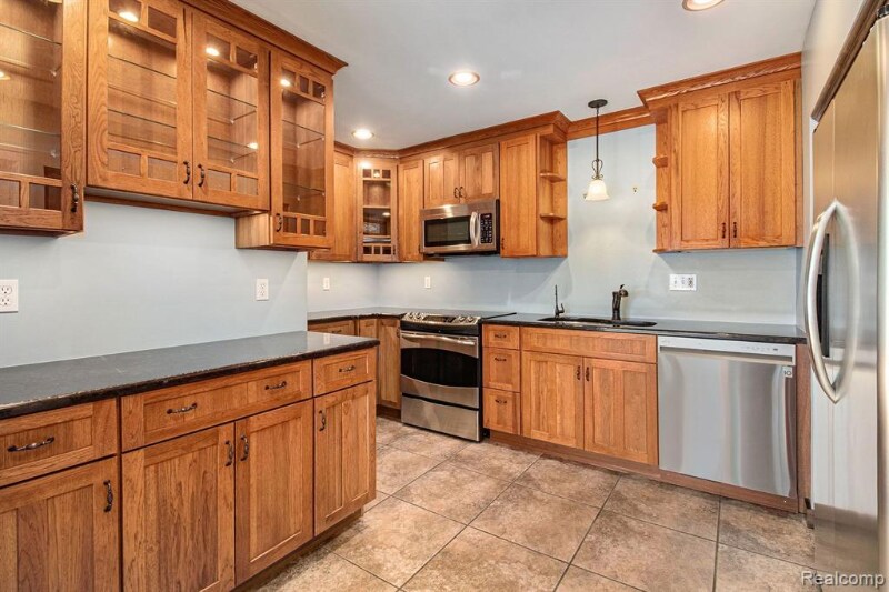 Building Photo - 2739 Lakeridge Ave