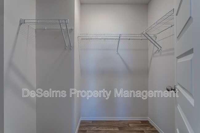 Building Photo - 2206 Yearling Dr