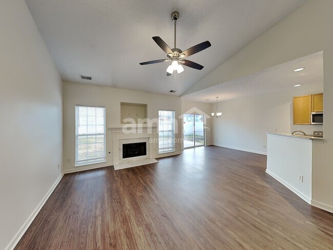 Building Photo - 432 Creekside Ln