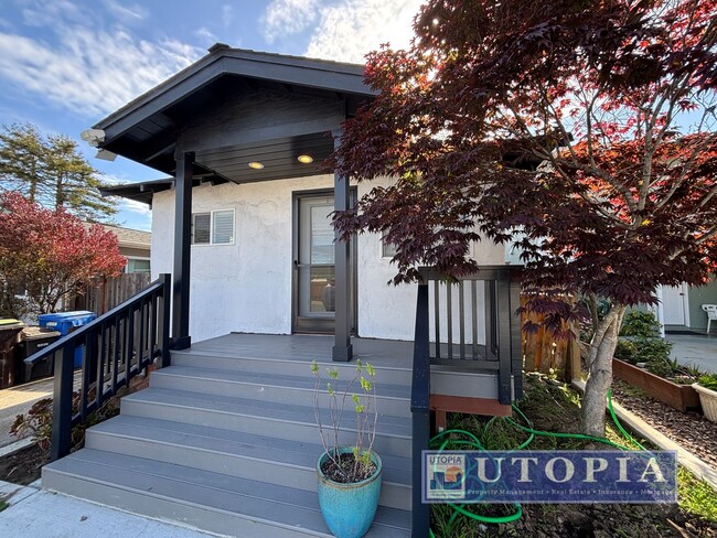 Primary Photo - Charming, Sun-Filled 2BD/1BA Home on Quiet...