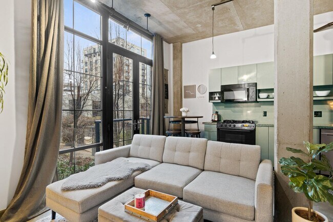 Building Photo - **FURNISHED** Streetcar Lofts studio w/parking/storage/Juliette balcony/fitness center/courtyard ...