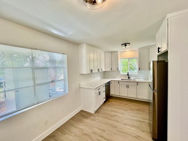 Building Photo - Newly Renovated Seattle 3bed 2bath Home