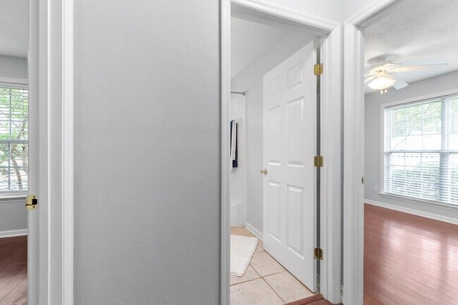 Building Photo - 2521 Heathrow Dr