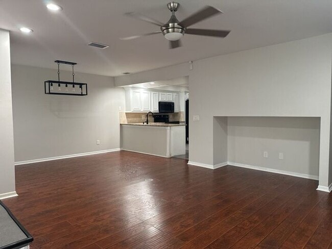 Building Photo - CARROLLWOOD VILLAGE REMODELED TOWNHOUSE