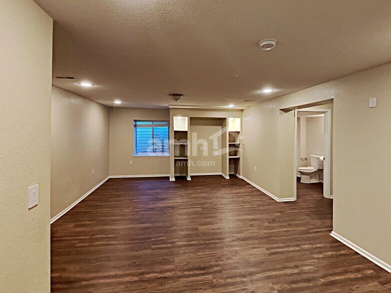 Building Photo - 20899 E Grand Pl