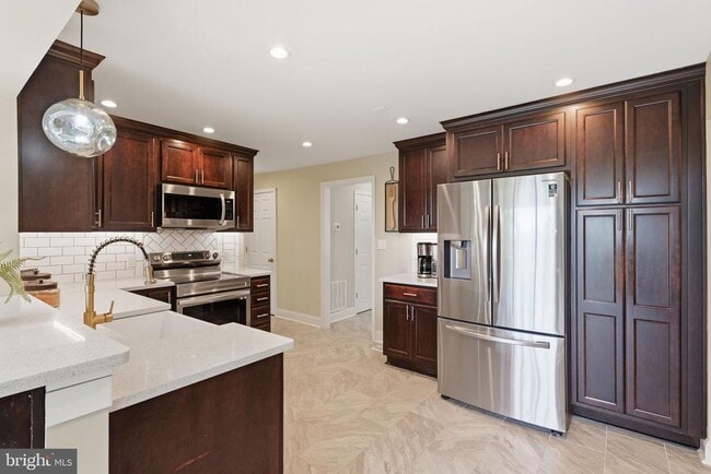 Building Photo - 5642 Jefferson Blvd