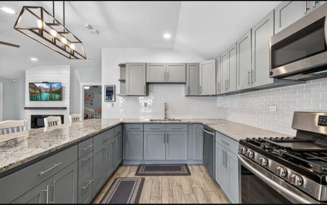 Building Photo - 14928 Walnut Dr