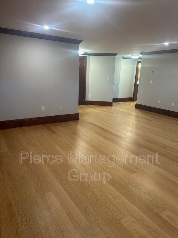 Building Photo - 55 River Rd