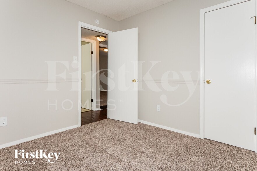 Building Photo - 3037 Leeridge Dr