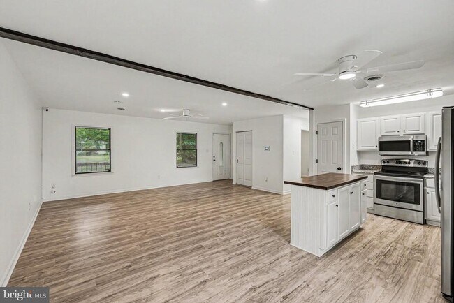 Building Photo - 78 Woodmount Dr