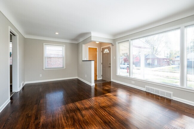 Building Photo - 429 E La Salle Ave