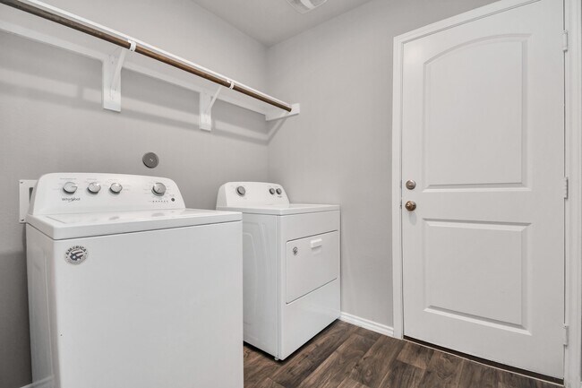 Building Photo - 9826 Laurel Lake Dr