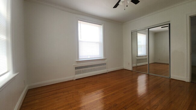 Building Photo - 803 Westwood Dr