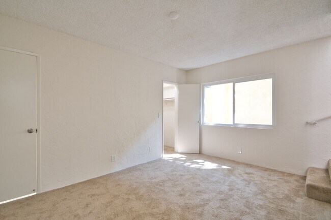 Building Photo - ot1708