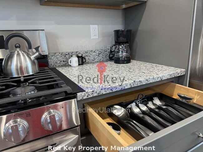 Building Photo - Adobe Rock Dr. Fully Furnished