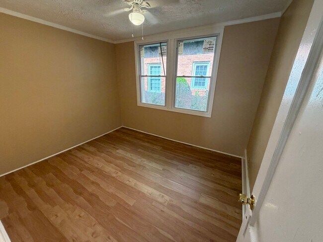 Building Photo - Charming 3 Bedroom Historic Cottage in Capitol Heights!