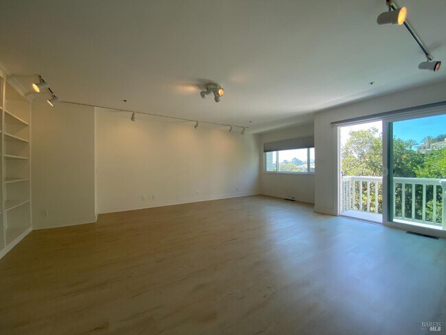 Building Photo - 67 Via Los Altos