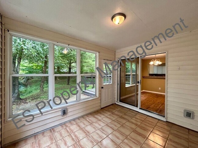 Building Photo - Wonderful 3 Bedroom 2.5 Bathroom Two Story...