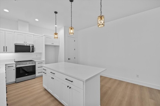 Building Photo - 208 Bogey Ln