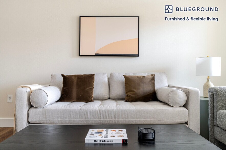 Building Photo - 1501 W Howard Ln