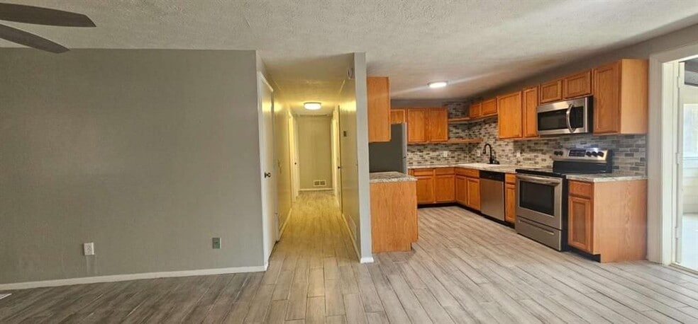 Building Photo - 6131 Rockbridge Rd SW