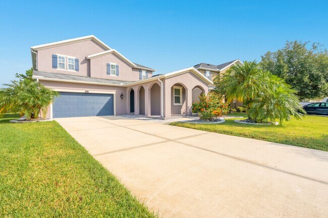 Building Photo - Spacious 4 Bedroom Home with Loft – Prime ...