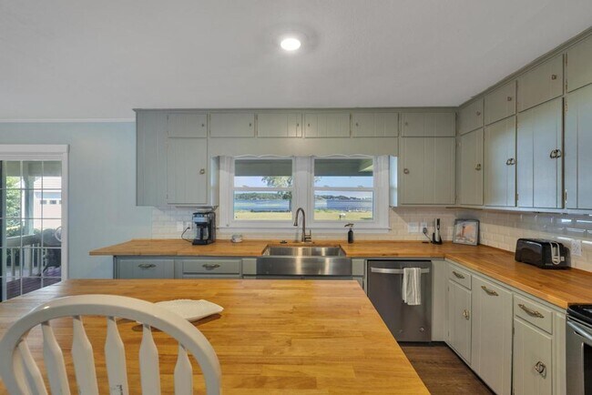 Building Photo - Fully Furnished Short Term Rental! Intercoastal Waterway!