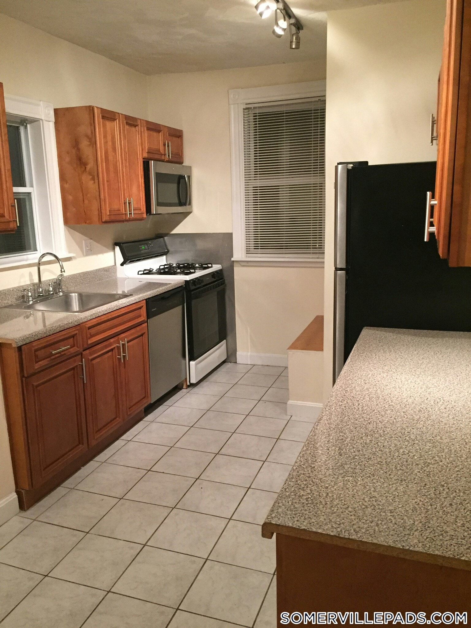 Building Photo - 6 Lincoln Ave