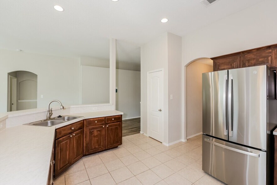 Building Photo - 2504 Wakecrest Dr