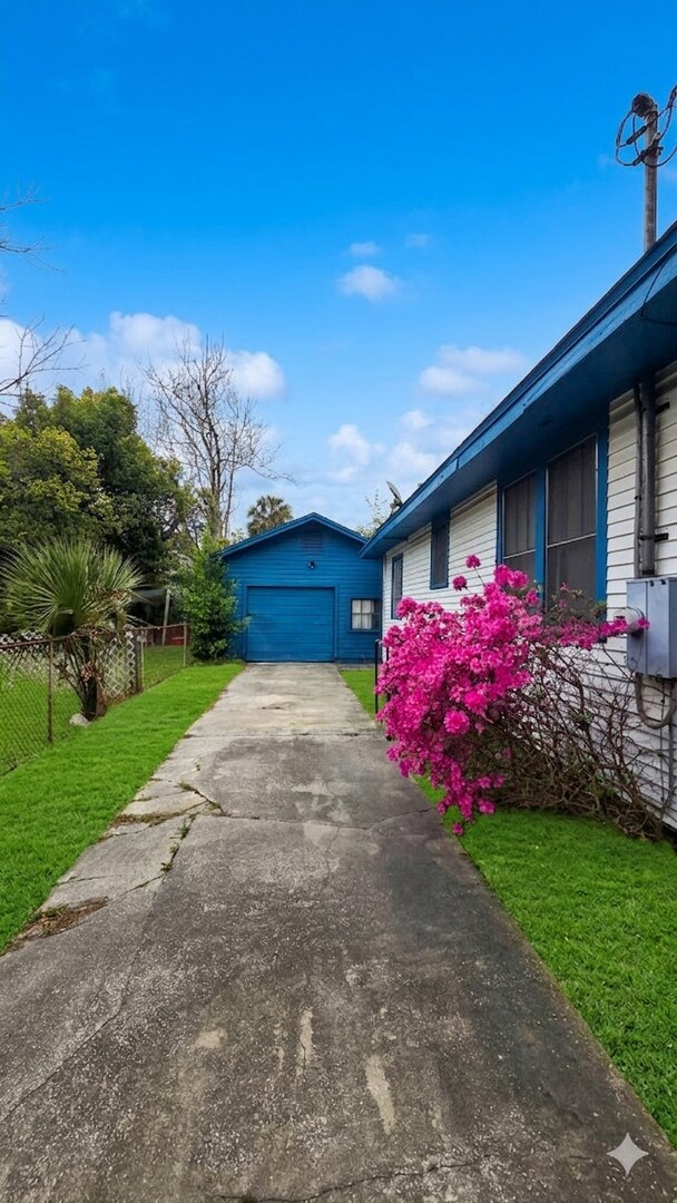 Building Photo - Affordable 3 Bed in Jacksonville. Bonus Room. Fenced in yard. Garage + Modern Bathroom