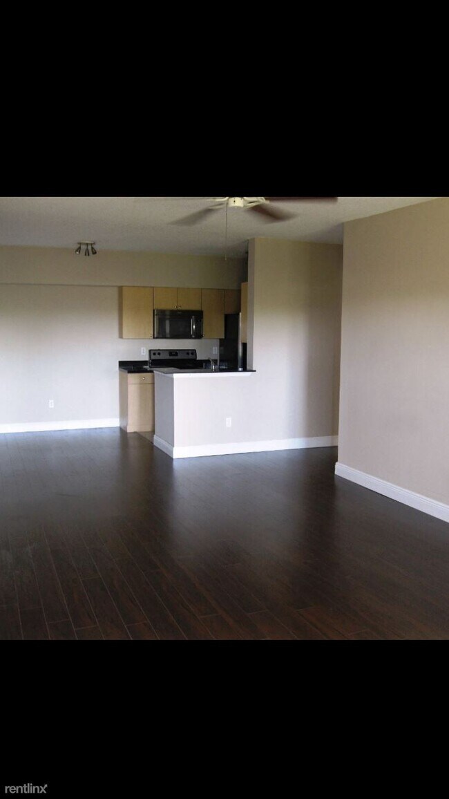 Building Photo - 2 br, 2 bath Condo - Sunset Isles