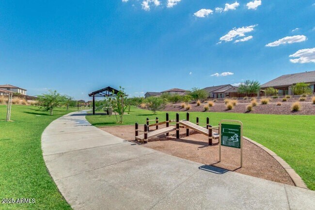 Building Photo - Gorgeous 5 Bed 3 Bath ++ Full SOLAR home +...