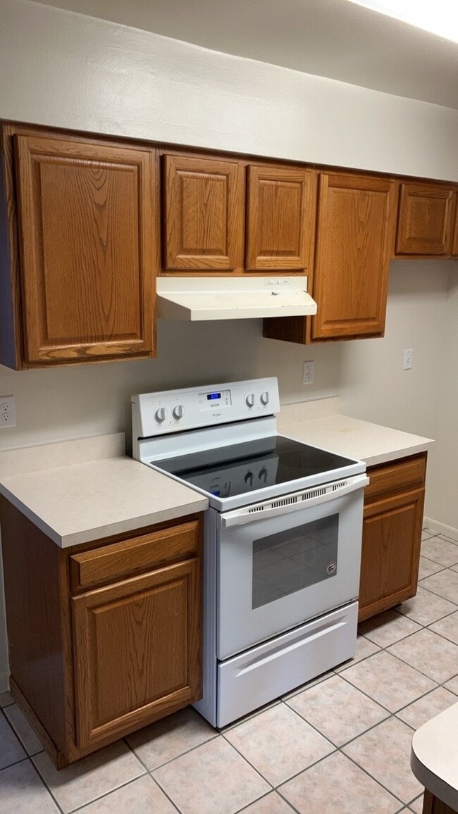 Building Photo - 970 W Alkaline Springs Rd