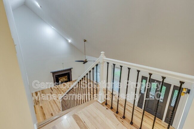 Building Photo - 221 Adams Ct
