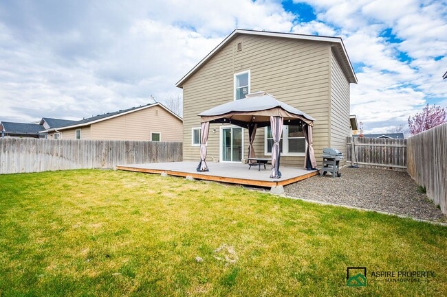 Building Photo - 3 Bed 2.5 Bath Home