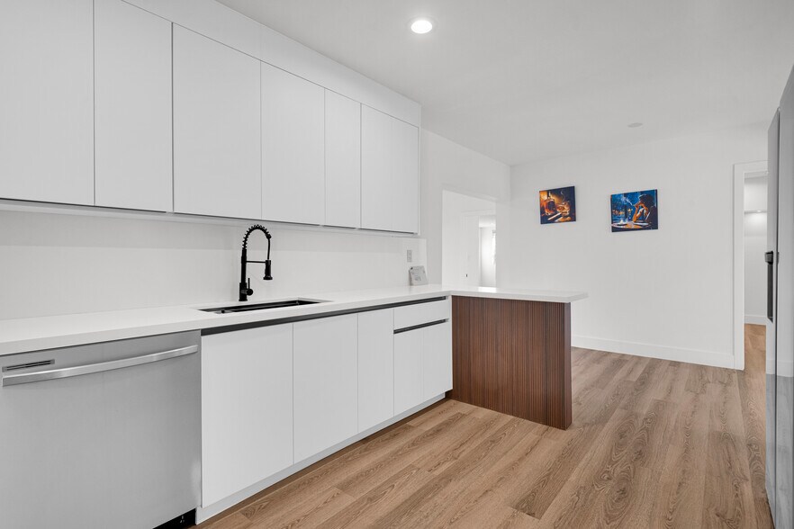 Building Photo - 4701 SW 104th Ct