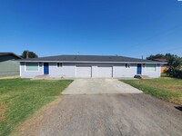 Building Photo - Newly Remodeled Duplex in Kennewick