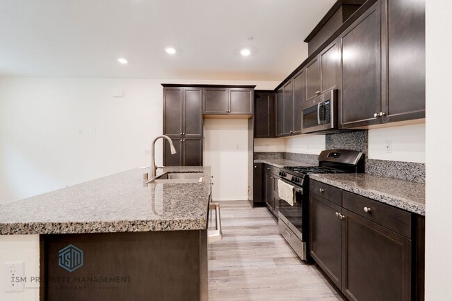Building Photo - Beautifully 2019-Built 3 Beds 2.5 Baths 1,468 Sqft Home in Eastvale!