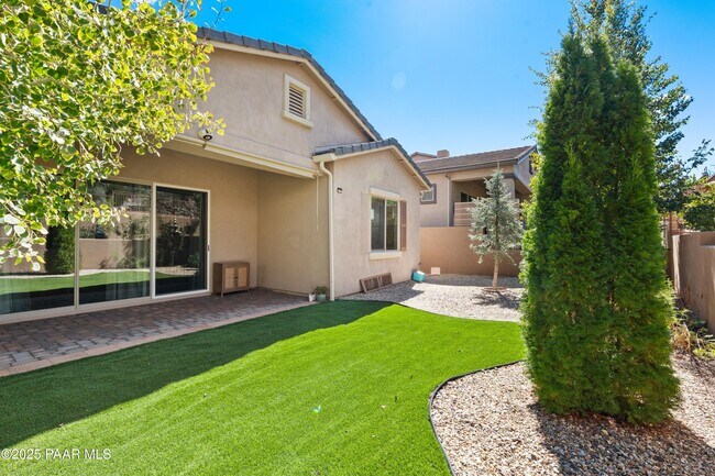 Building Photo - 2416 Alberta Way