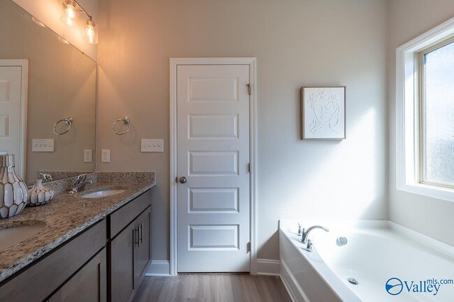 Building Photo - 106 Elaina Grey Ct