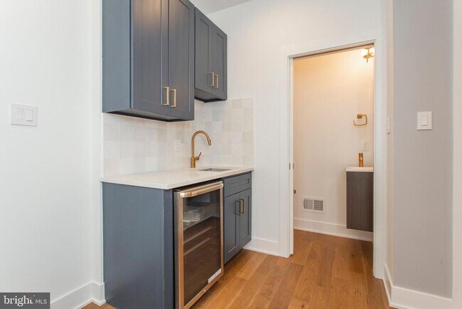 Building Photo - 2102 Kimball St