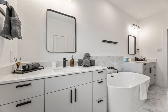 Building Photo - 5504 Texas St