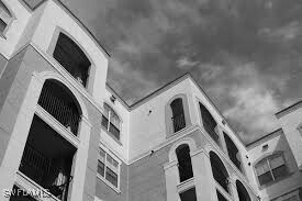 Building Photo - 202 E South St