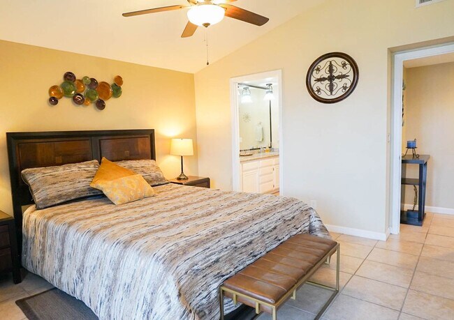 Building Photo - Stylish Condo with Golf Course Views in Gated Cathedral Canyon Country Club (Monthly Only - No Lo...